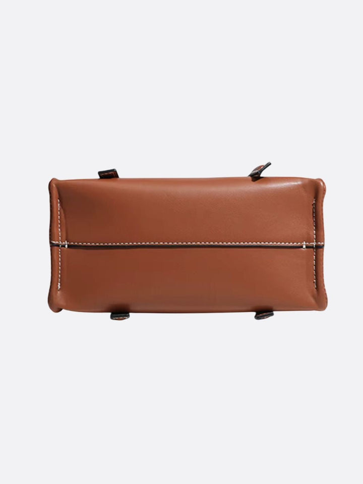 Bolso de mano de piel cuadrado