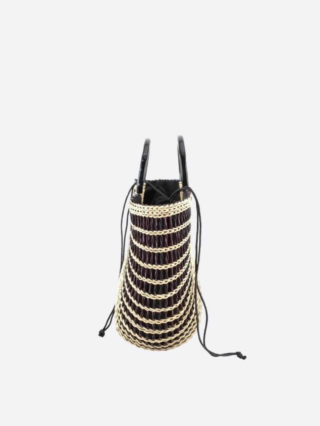 Bolso de cesta en blanco y negro