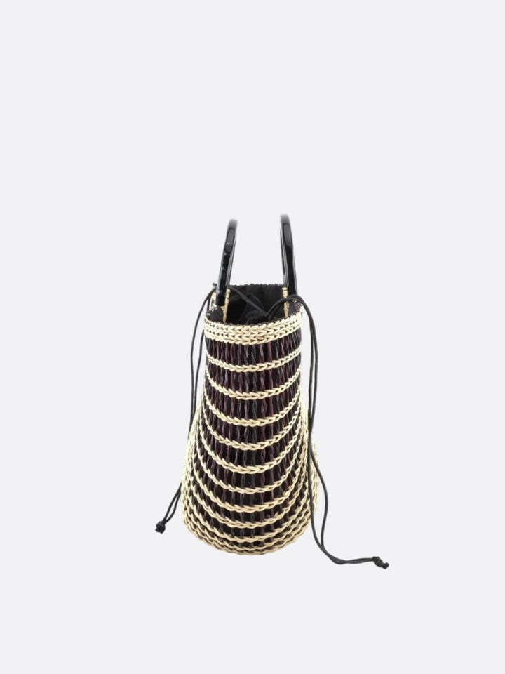 Bolso de cesta en blanco y negro